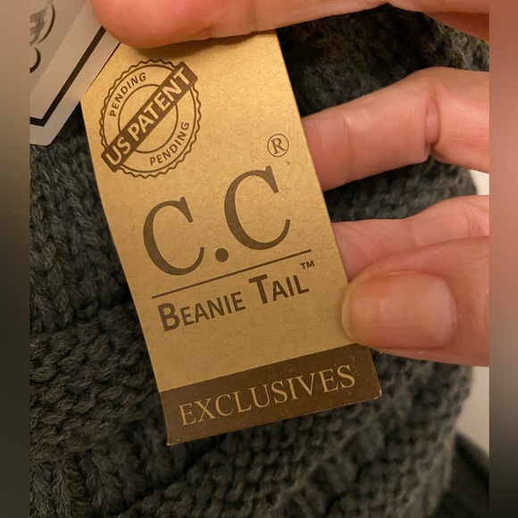 NWT Ponytail CC messy bun beanie hat. Dark Gray - Picture 4 of 8